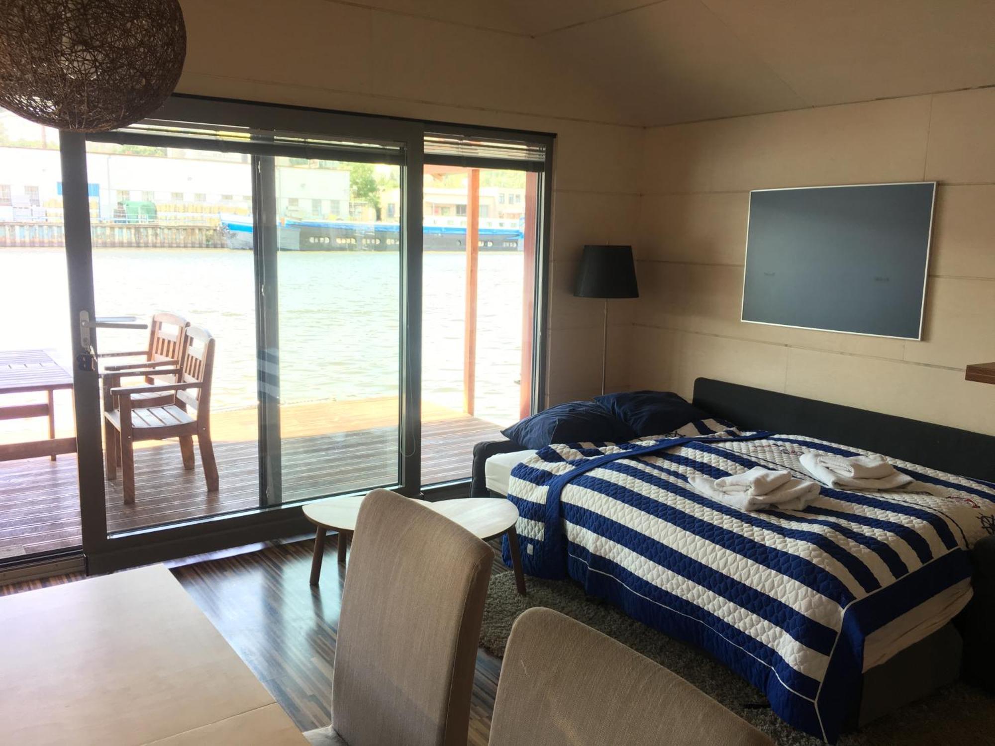 Houseboat Benjamin - Houseboats Benjamin & Franklin Hotel Prague Ngoại thất bức ảnh